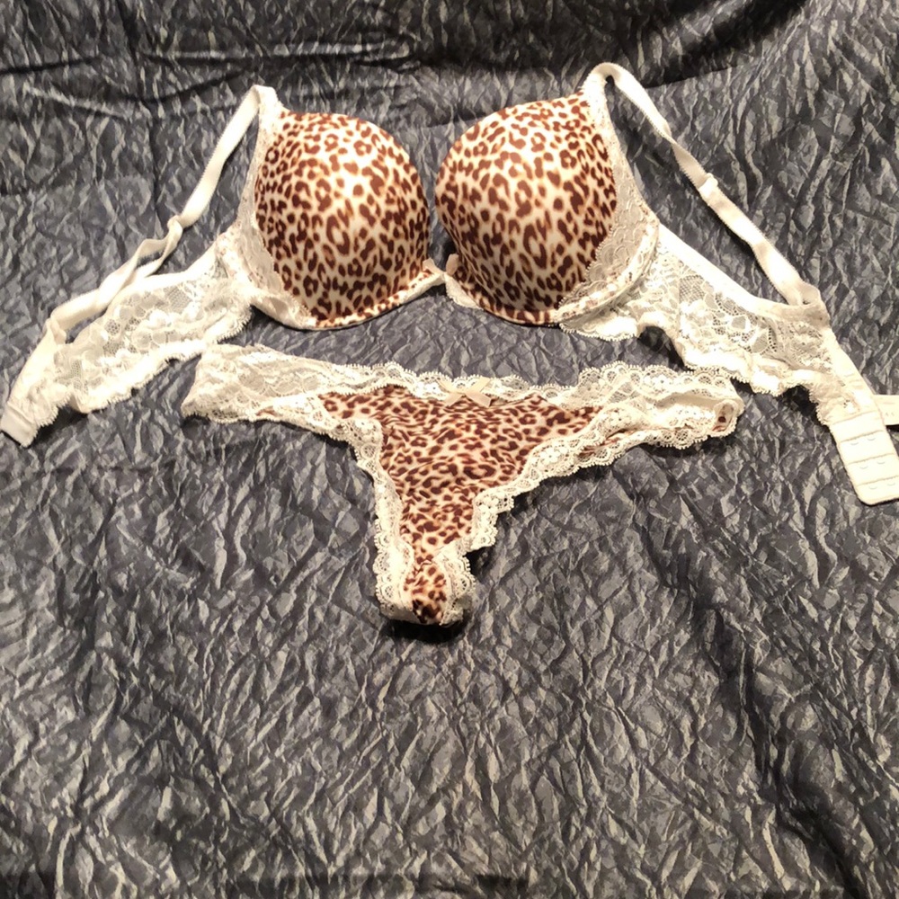 Victoria’s Secret Bra/Thong Set